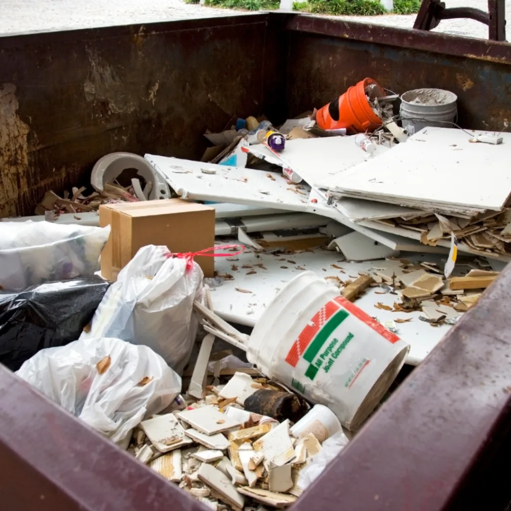 Tri des déchets avant chargement en benne